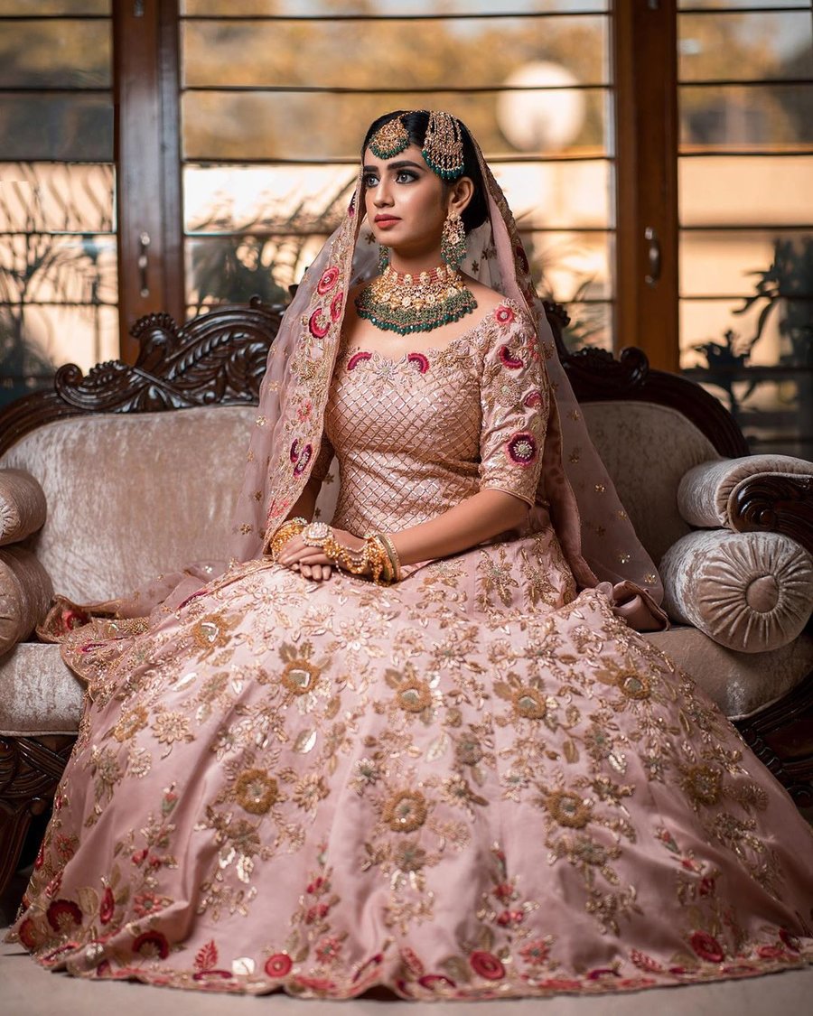 Lusting Over a Sabyasachi but Don't Have the Moolah to Buy One! 10 Websites  Offering Lehenga Rental and Our Recommendations for Jewellery Rental!