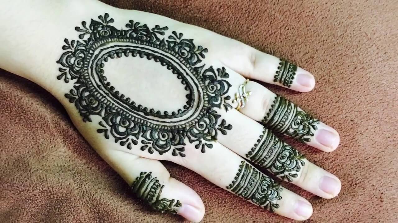 Mehndi with mirror image