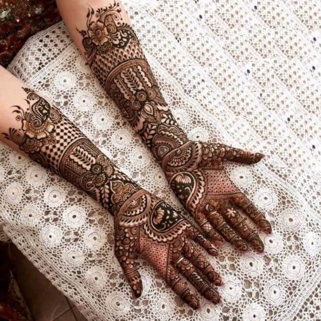 Leaves & Flowers Centered Arabic Mehndi