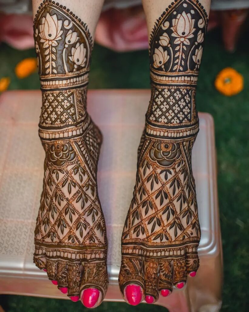 Beautiful and Simple Mehndi Designs For Foot - Mehndi Designs: पैरों की  मेहंदी के इन डिजाइन्स को देख लगवाने का करेगा मन, रचने के बाद लगते हैं बेहद  सुंदर, लाइफस्टाइल न्यूज